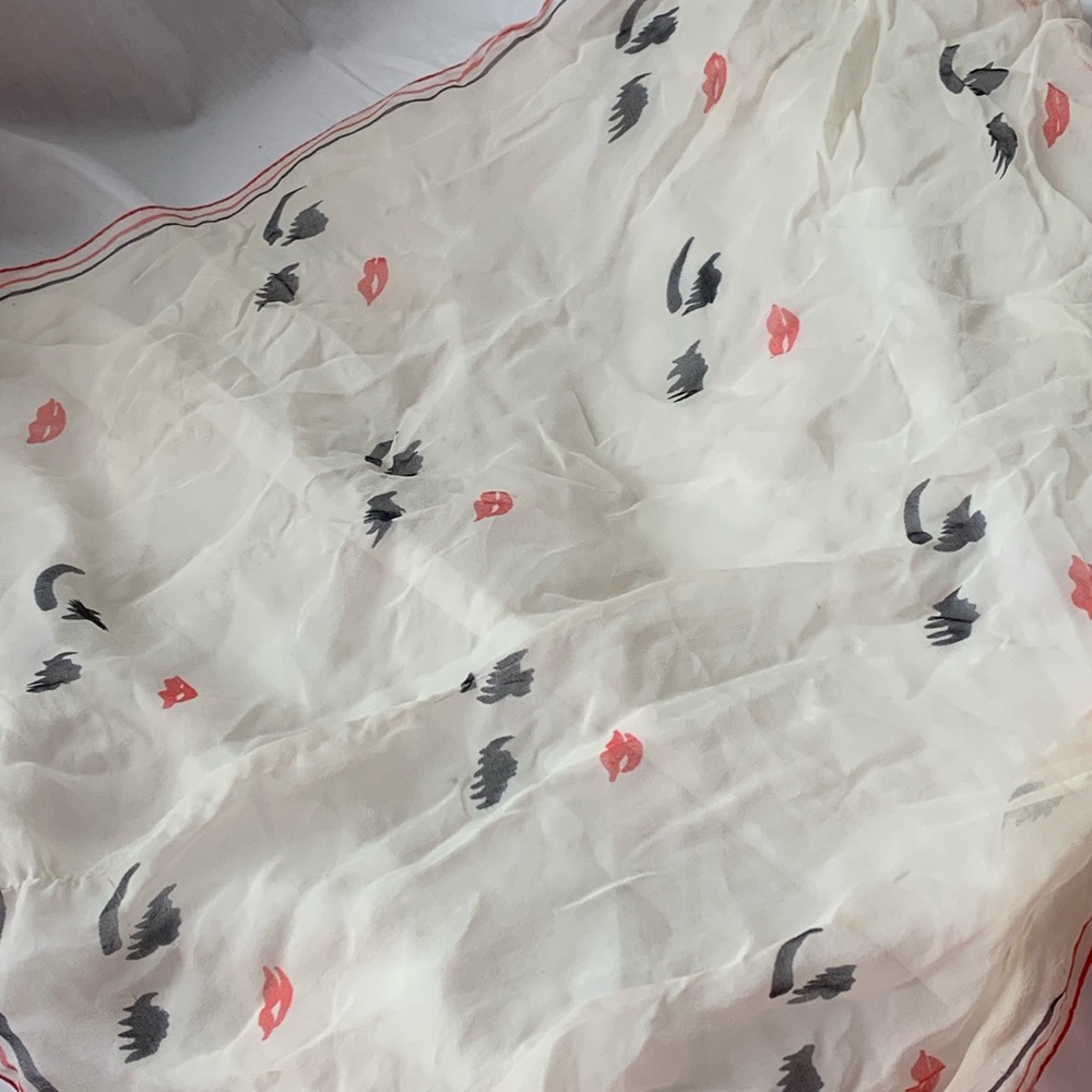 Lightweight White Scarf with Lip & Lash Print 👀BUNDLE😍SAVE🥳
